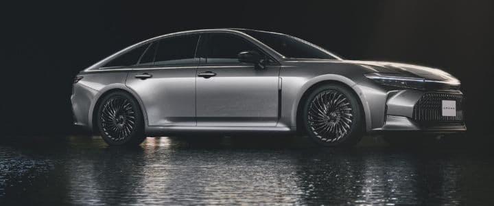 CROWN 車両本体価格・グレードを見る