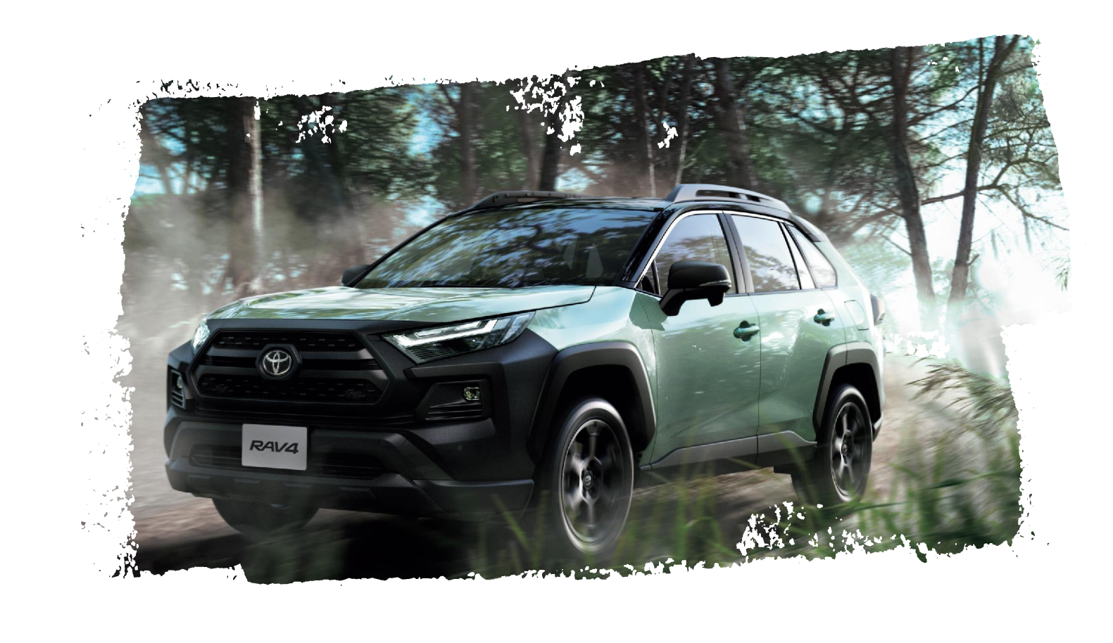 RAV4が道を走行している様子