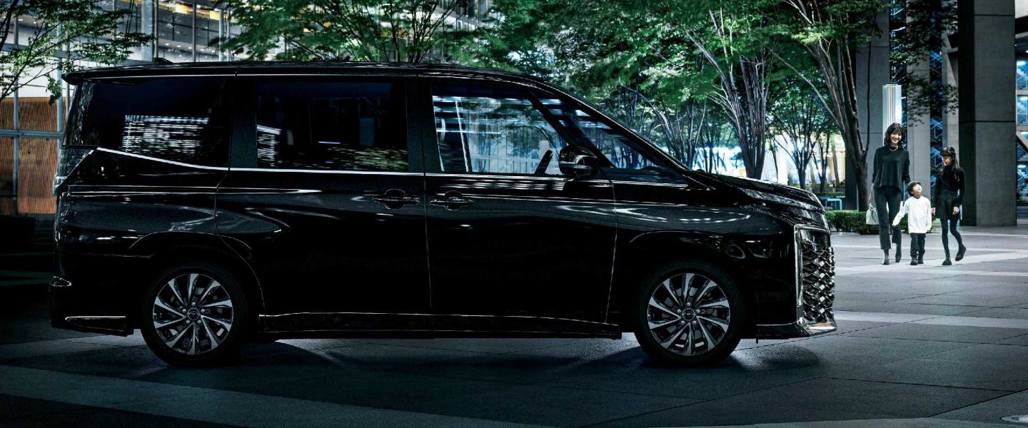VOXY 車両本体価格・グレードを見る