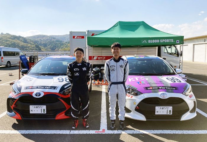 レースを終えた中川（左）と行（右）