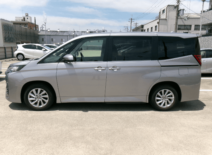 トヨタ認定中古車になります。まるごとクリーニングで見えない部分もまるごと洗浄しております
