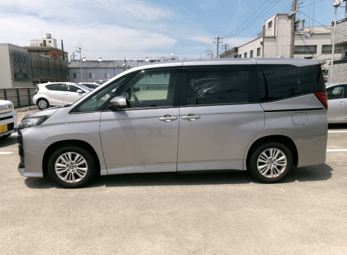 トヨタ認定中古車になります。まるごとクリーニングで見えない部分もまるごと洗浄しております