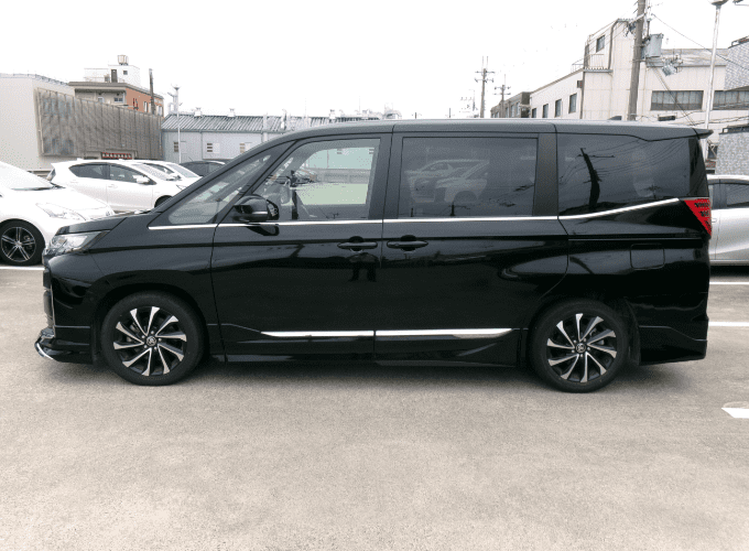 トヨタ認定中古車になります。まるごとクリーニングで見えない部分もまるごと洗浄しております