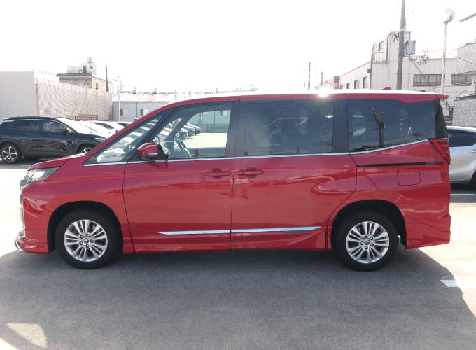 トヨタ認定中古車になります。まるごとクリーニングで見えない部分もまるごと洗浄しております