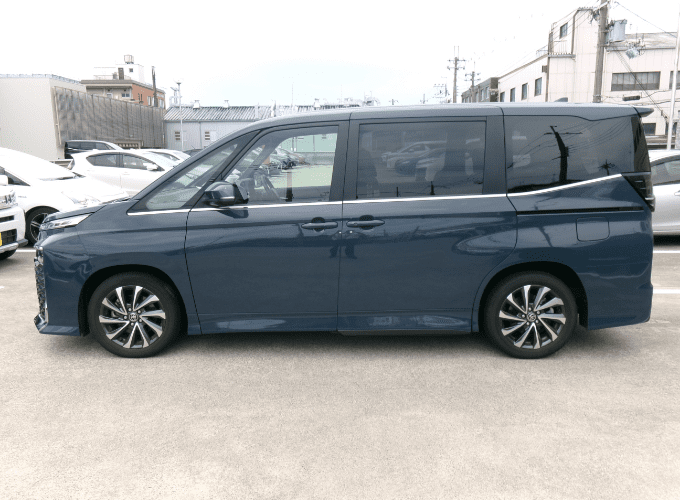 トヨタ認定中古車になります。まるごとクリーニングで見えない部分もまるごと洗浄しております