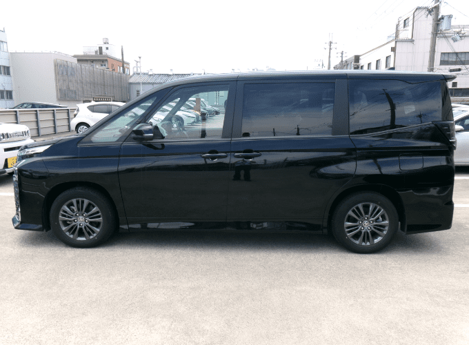 トヨタ認定中古車になります。まるごとクリーニングで見えない部分もまるごと洗浄しております