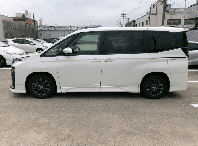トヨタ認定中古車になります。まるごとクリーニングで見えない部分もまるごと洗浄しております